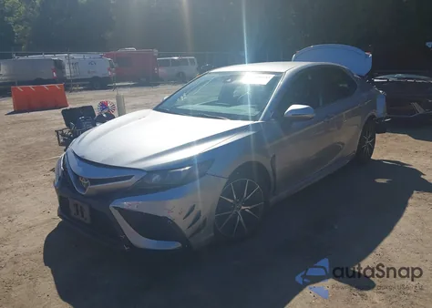 2021 Toyota Camry Se z USA, uszkodzony, nr VIN 4T1G11AK3MU551213